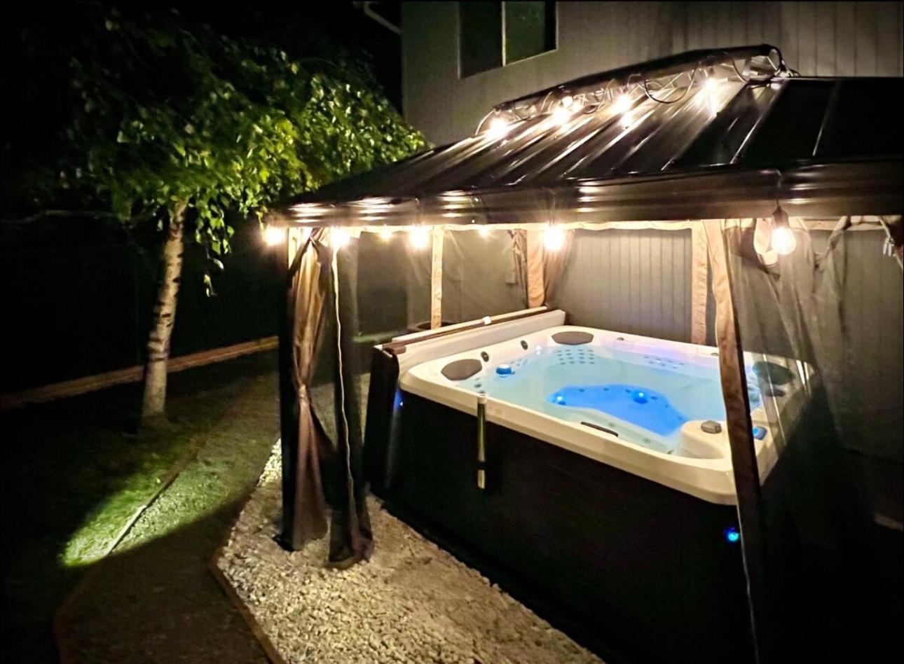 Private Level Of The House With Spa Gresham Dış mekan fotoğraf